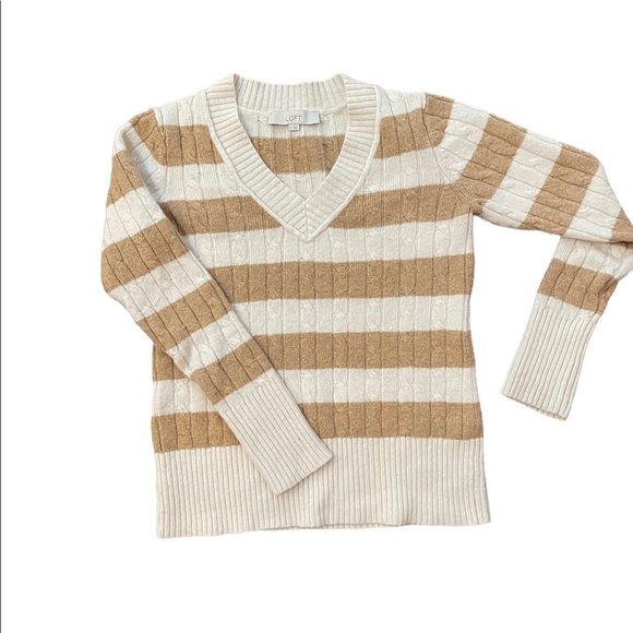 Women’s Loft Tan and White V-Neck Striped Sweater - Size Small - Picture 4 of 6